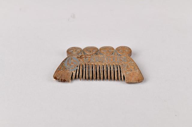 人面紋木製梳藏品圖，第3張