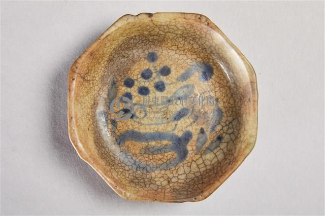 八角青釉鳥紋瓷碟藏品圖，第3張