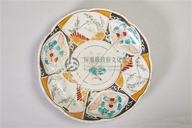 彩繪梅菊花瓣盤藏品圖，第3張