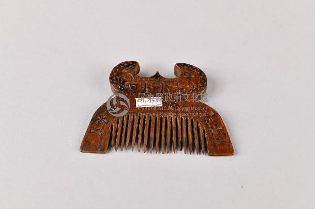 牛角形人面木梳藏品圖，第3張