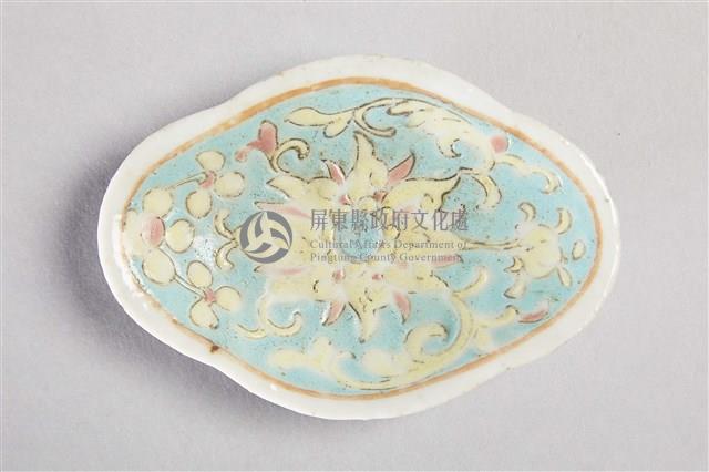 菱形青底黃粉花紋瓷碟藏品圖，第3張