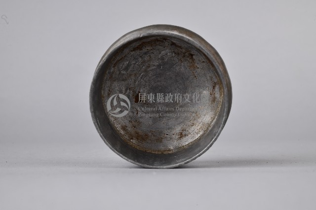 弦紋錫茶葉罐-罐蓋藏品圖，第3張