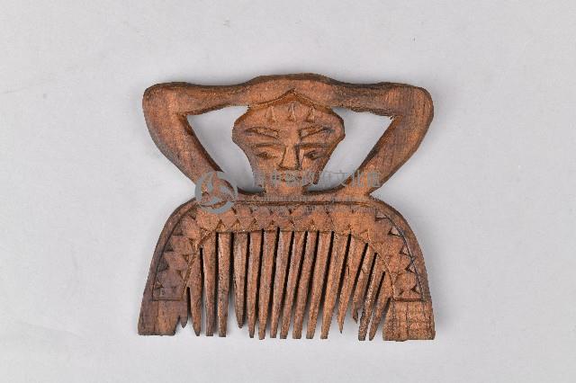 鏤雕人形木製梳藏品圖，第2張