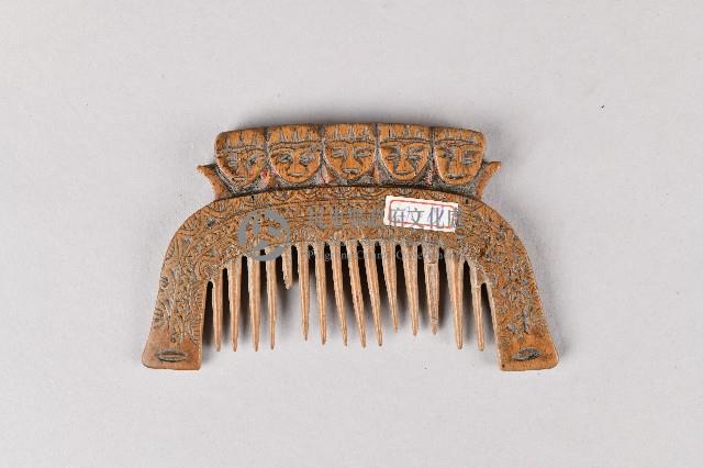 人面幾何紋木製梳藏品圖，第2張