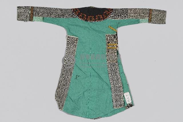 刺繡綠底女長衣藏品圖，第2張