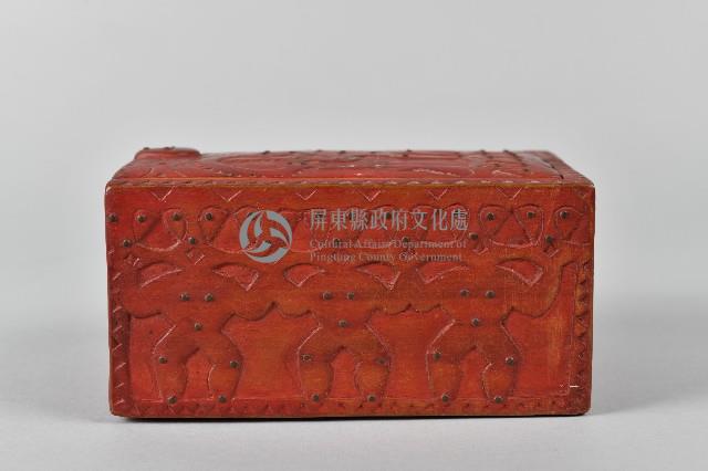 人面百步蛇紋紅漆木雕盒藏品圖，第2張