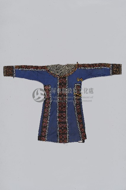 鑲珠刺繡靛藍底雙蛇紋女長衣藏品圖，第2張