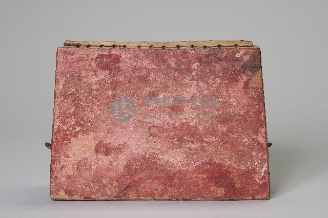 浮雕人面百步蛇紋祈禱箱藏品圖，第2張