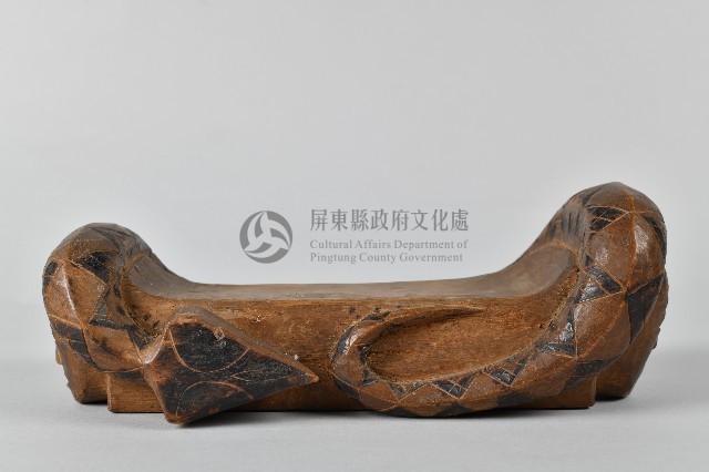 浮雕人面百步蛇神枕藏品圖，第2張