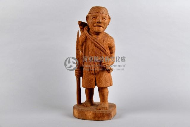 獵人肩扛山豬右手持獵槍立像人偶藏品圖，第1張