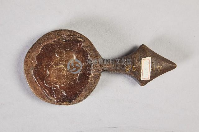 浮雕紅黑色百步蛇蠟板藏品圖，第2張