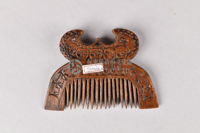 牛角形人面木梳藏品圖，第2張