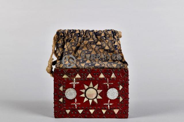 鑲嵌螺鈿太陽圖騰祈禱箱藏品圖，第1張