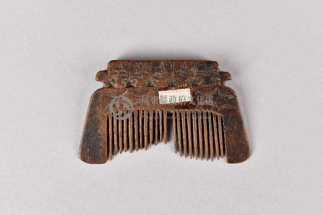 人面幾何紋木製梳藏品圖，第2張