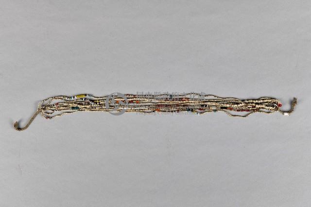 白色琉璃珠飾藏品圖，第2張