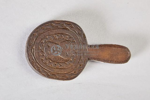 雙人面百步蛇紋蠟板藏品圖，第2張