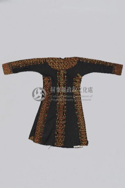 黑底鑲織繡花邊女長衣藏品圖，第2張