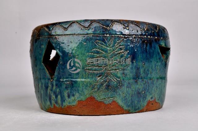 墨綠釉陶矮凳藏品圖，第2張