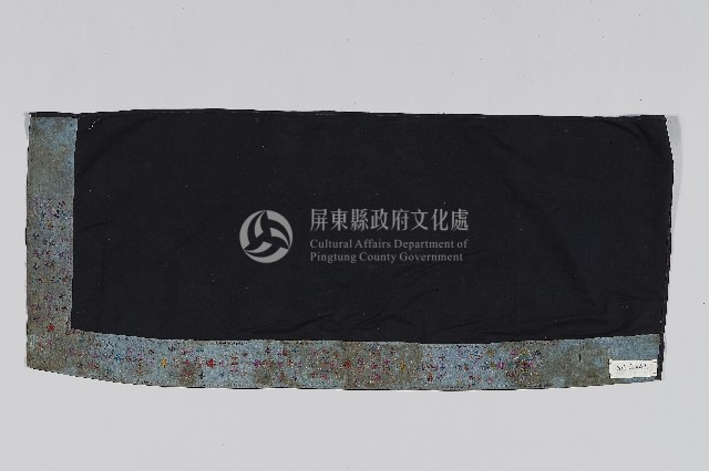 十字繡黑底卑南族裙藏品圖，第2張