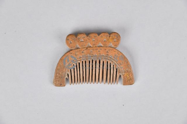 人面木製梳藏品圖，第1張