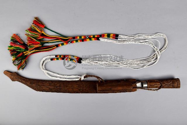 浮雕人面百步蛇紋祭典用佩刀藏品圖，第2張