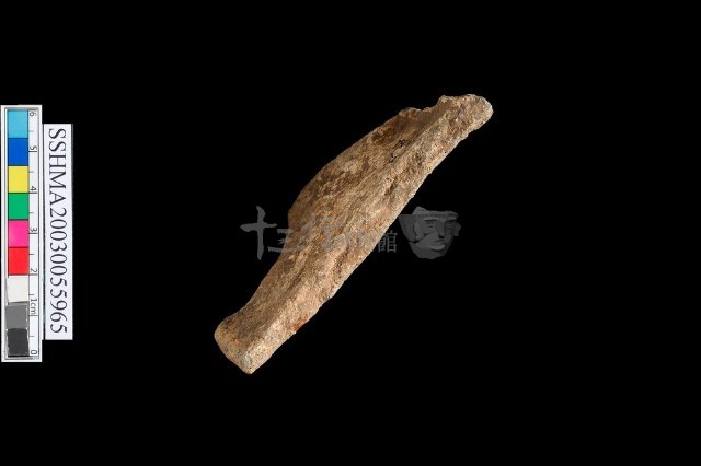 粗砂陶.圈足(刺紋)藏品圖，第2張