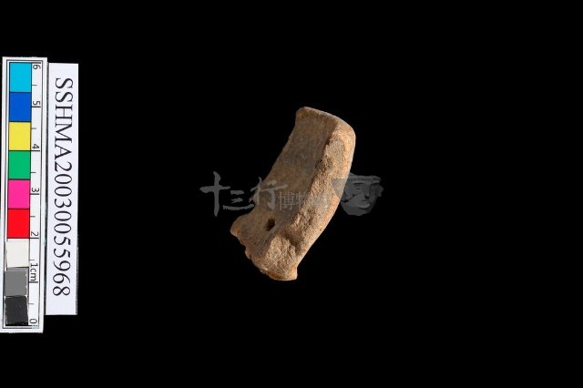 細砂陶.圈足(有穿孔)藏品圖，第2張