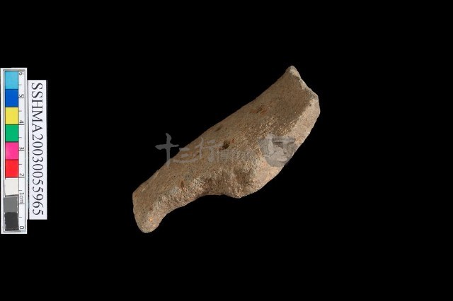 粗砂陶.圈足(刺紋)藏品圖，第4張