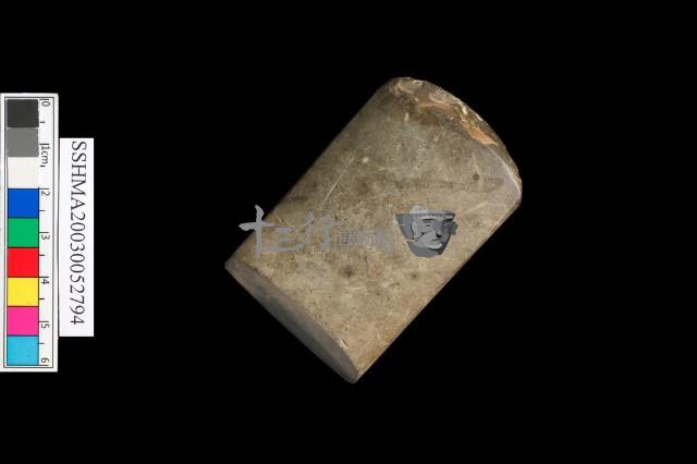 大型扁平有段石鑿藏品圖，第1張