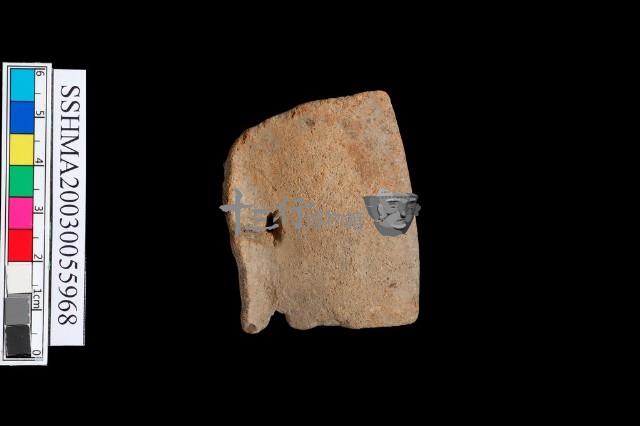 細砂陶.圈足(有穿孔)藏品圖，第1張