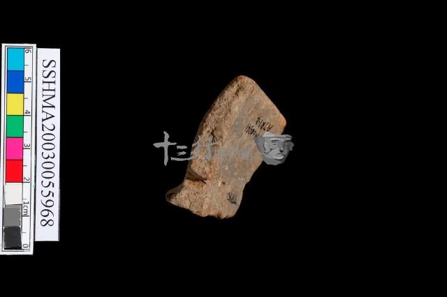 細砂陶.圈足(有穿孔)藏品圖，第4張