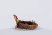 野豬皮帽、男子頭飾藏品圖，第3張