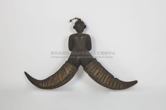 牛角人身像、屋飾藏品圖，第2張