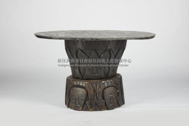 原住民工藝雕刻桌藏品圖，第1張