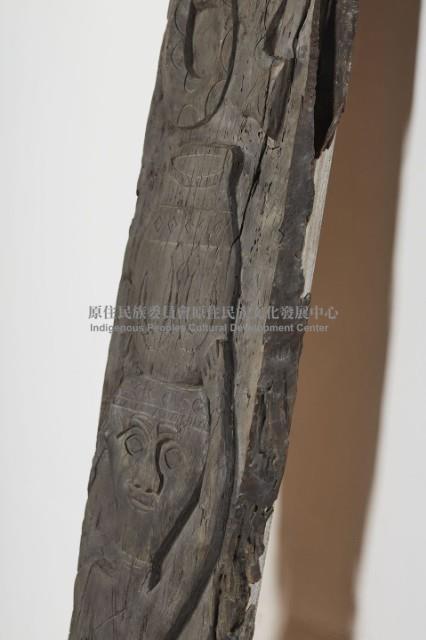 排灣族屋豎板、木雕板藏品圖，第3張