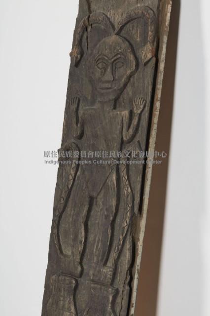 排灣族屋豎板（柱）、木雕板藏品圖，第3張