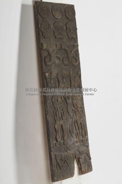 排灣族屋豎板、木雕板藏品圖，第4張