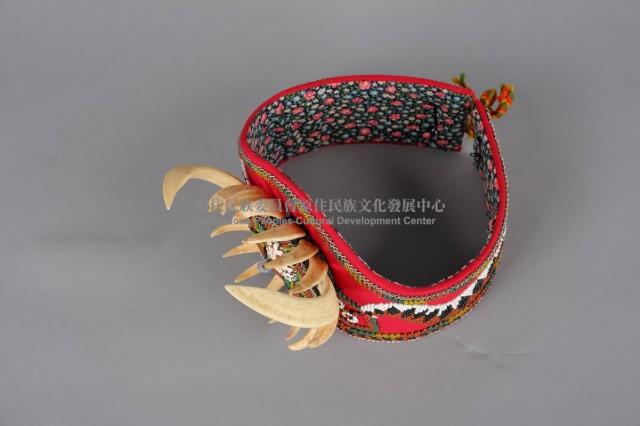 男子珠繡頭飾藏品圖，第4張