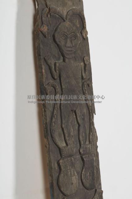 排灣族屋豎板（柱）、木雕板藏品圖，第4張