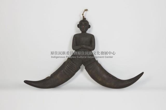 牛角人身像、屋飾藏品圖，第1張