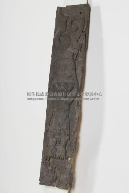 排灣族屋豎板、木雕板藏品圖，第2張