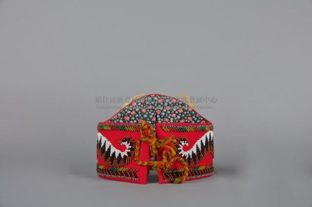 男子珠繡頭飾藏品圖，第2張