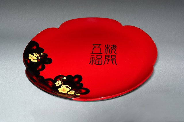 梅花型漆繪大盤 的圖片