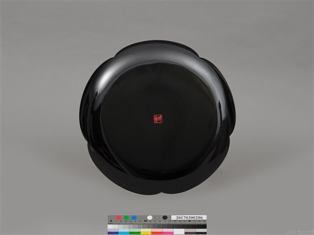 Plum Blossom-Shaped Lacquer Plate Collection Image, Figure 3, Total 4 Figures