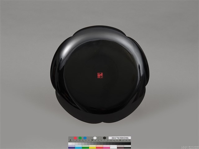梅花型漆繪大盤 藏品圖，第3張