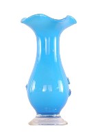 水藍色浮雕花卉紋細頸玻璃花瓶藏品圖，第2張