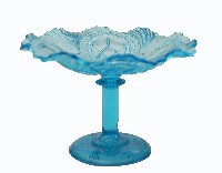 淺藍色浮雕玻璃高腳盤藏品圖，第2張