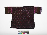 中國黃平苗族深褐色刺繡兒童服飾藏品圖，第2張