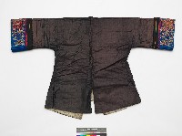 中國黎平侗族黑底琵琶襟刺繡女性服裝藏品圖，第2張