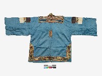 中國黎平苗族淺藍色緞面男性服飾藏品圖，第2張
